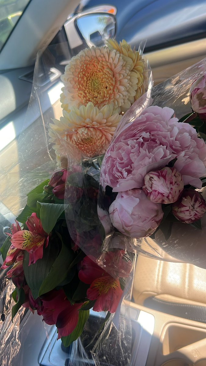 Wow Trader Joe’s has gorgeous flowers. How am I just now finding out about this