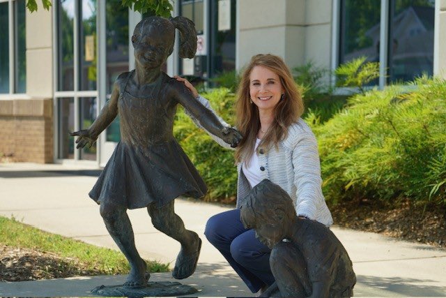 🎉 Welcome, Dr. Deborah Elder!🎓 We’re thrilled to have you as our new Superintendent of Rock Hill Schools! From her first visit, the front-door sculptures captured her heart—a daily reminder of purpose and passion. 💙📚
Watch her story: youtu.be/EYLa2hRmy44 #WelcomeDrElder