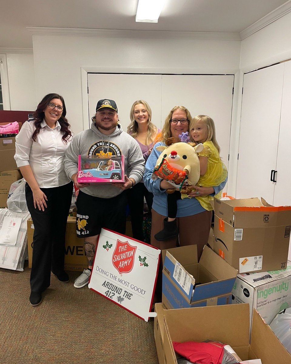 ZacharySmithPGH's tweet image. YINZ know what time it is! 7/1 is the official launch of Year 8 of Rockin Around the 412! Since being launched, we’ve provided Christmas to 177 kids in the 724 & 412 areas via local families and the East Rochester Salvation Army Angel Tree 🎄🎅🏼 ♥️💚
gofund.me/80b2be34