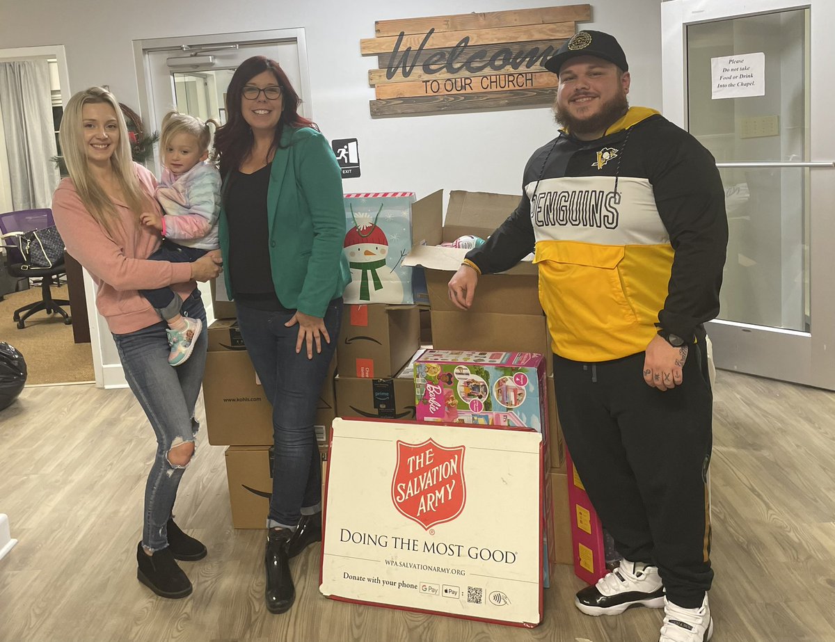 ZacharySmithPGH's tweet image. YINZ know what time it is! 7/1 is the official launch of Year 8 of Rockin Around the 412! Since being launched, we’ve provided Christmas to 177 kids in the 724 & 412 areas via local families and the East Rochester Salvation Army Angel Tree 🎄🎅🏼 ♥️💚
gofund.me/80b2be34