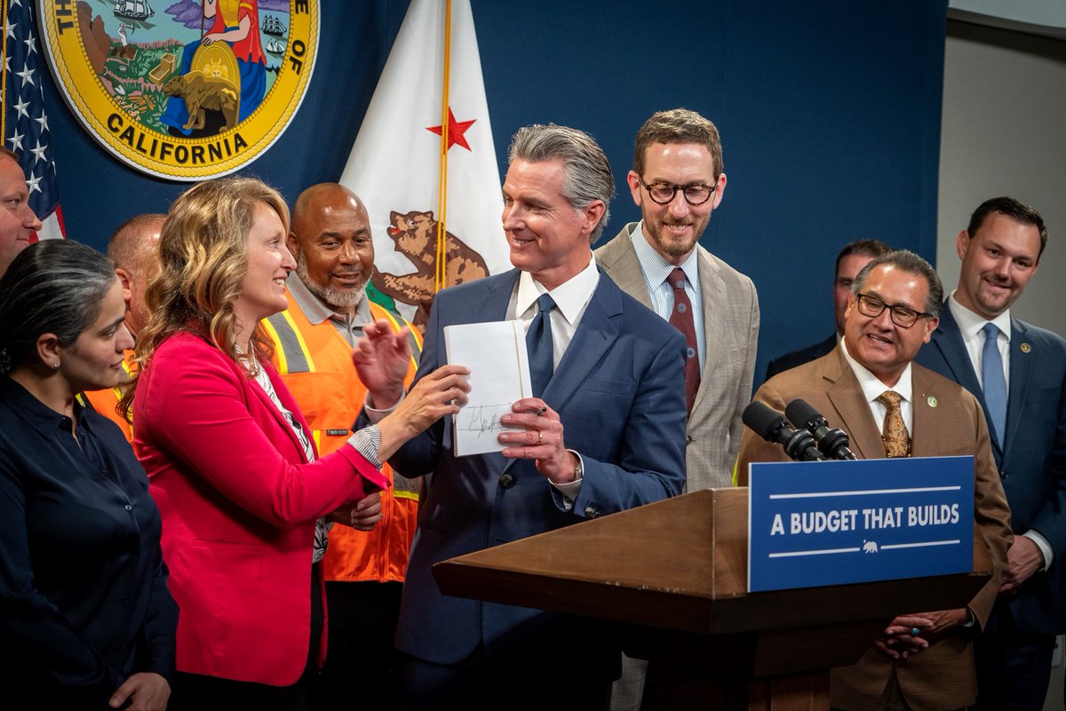 Cal_ICH's tweet image. Yesterday, @CAgovernor signed landmark housing reforms to cut red tape, lower costs, and unlock more affordable homes. 

We know we can’t end and prevent homelessness without housing. 

Let’s build! 

#HousingFirst #CalICH #BuildingHope #EndingHomelessness