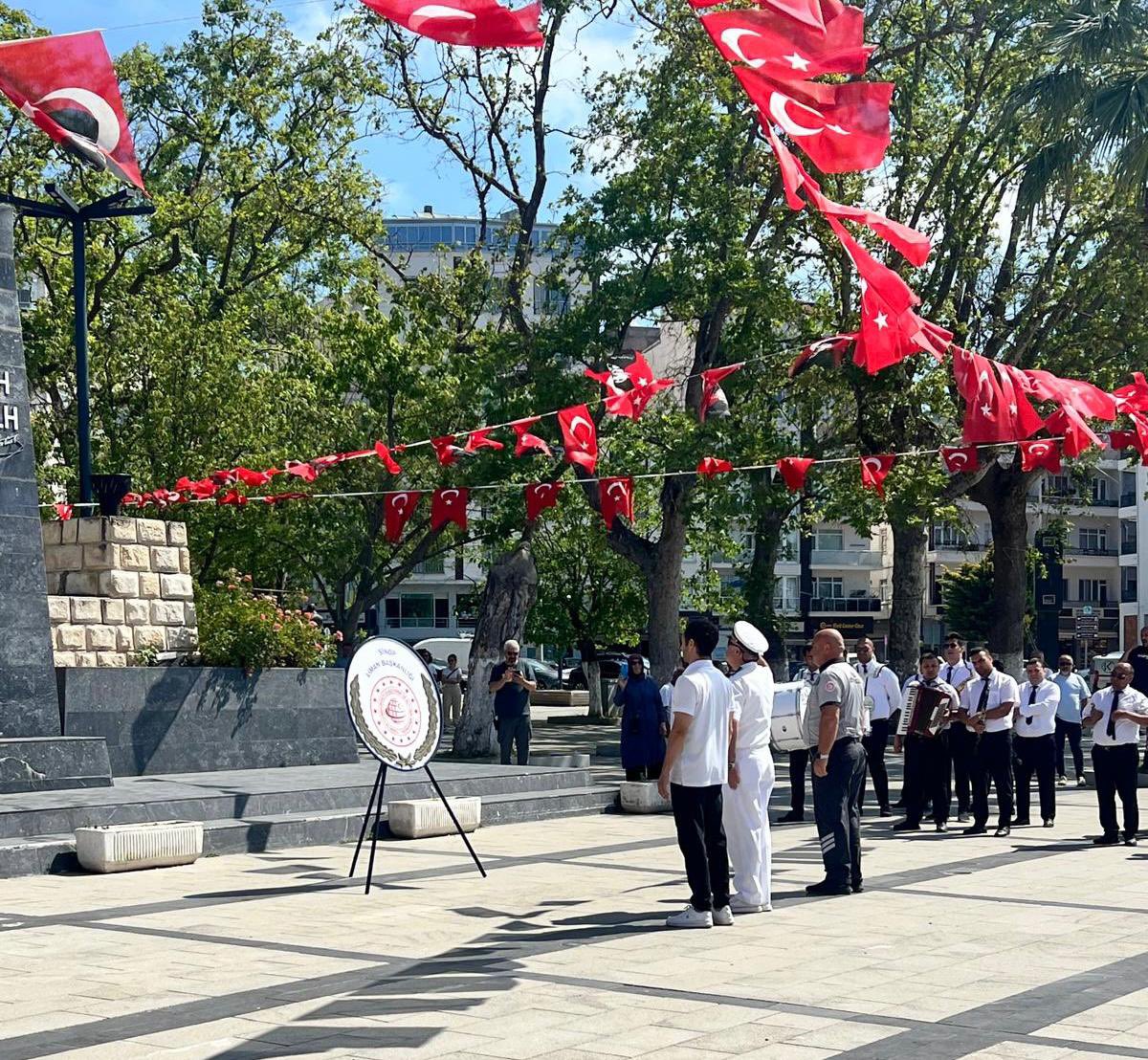 1 Temmuz Denizcilik ve Kabotaj Bayramı kapsamında İskele Meydanı Atatürk Anıtı önünde düzenlenen Çelenk Sunma Töreni’ne Baromuzu temsilen Baro Başkanımız Av. Funda ÖZTÜRK ALTUNTAŞ katılmıştır.