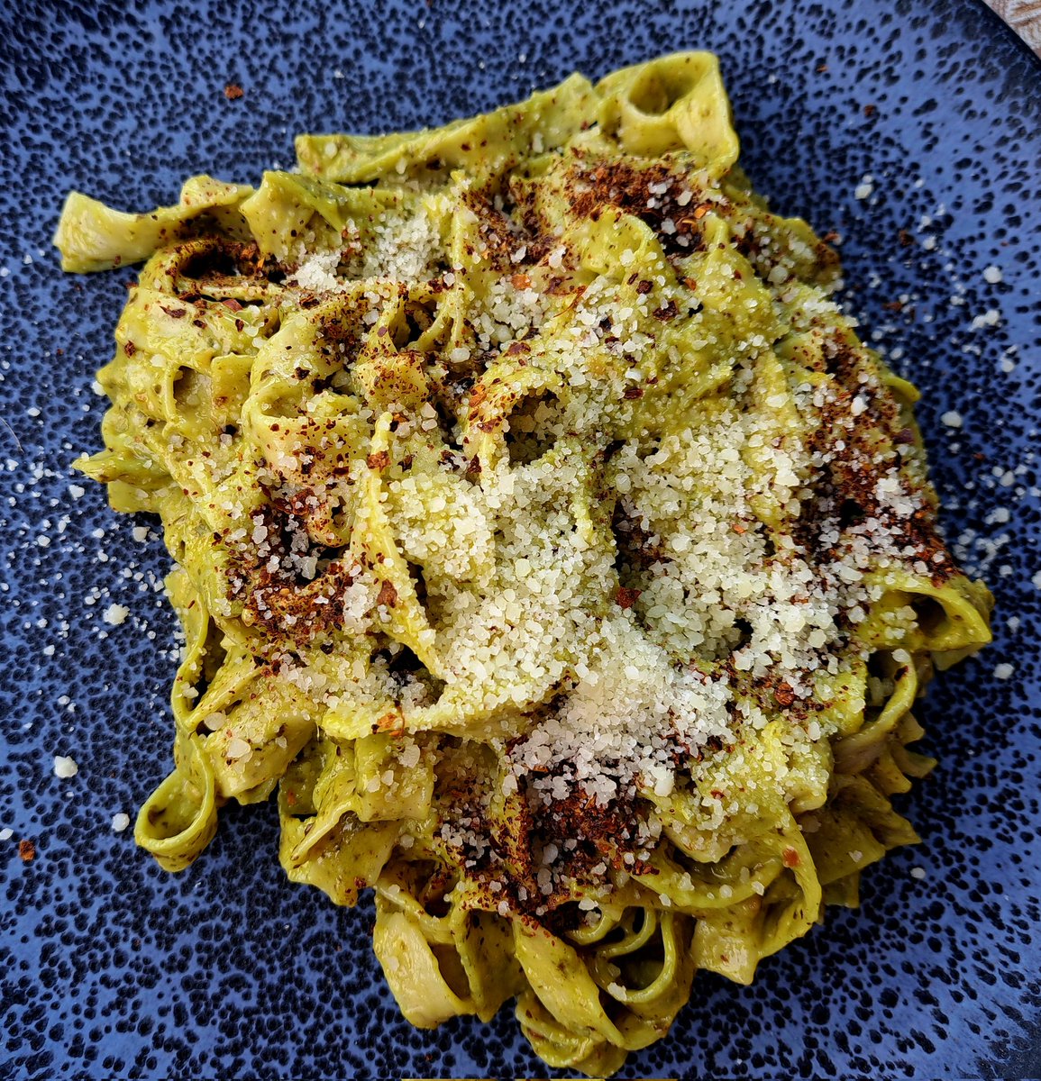 Heute mal schnell und einfach. 

Bärlauchpasta mit Pistazienpesto.