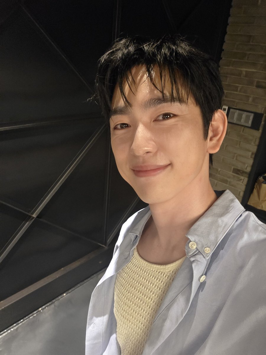 refresh041522's tweet photo. 잘생긴 이호수씨 만나고 왔습니다
하이파이브 때도 만나서 칭찬했는데 ㅎㅎ
박진영 완전 연기 얼굴 미쳤다고 해줬음ㅋㅋ
검색이 어렵다네요. 미지의서울 몇번 검색하고 안했다던데... 얼굴 연기 칭찬 밖에 없다고 알랴드림^^ https://t.co/lZC9RpFfuH