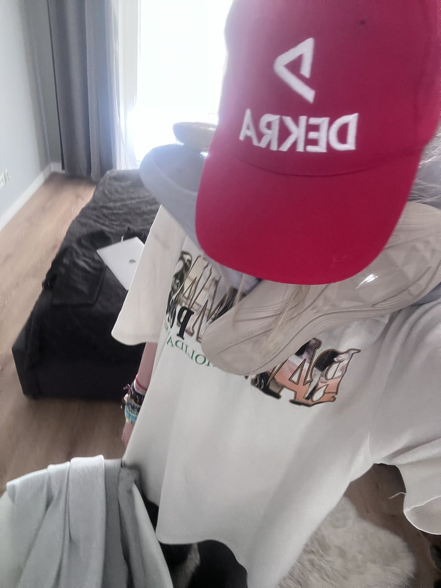 zbjstw's tweet image. sorry im too flip floped