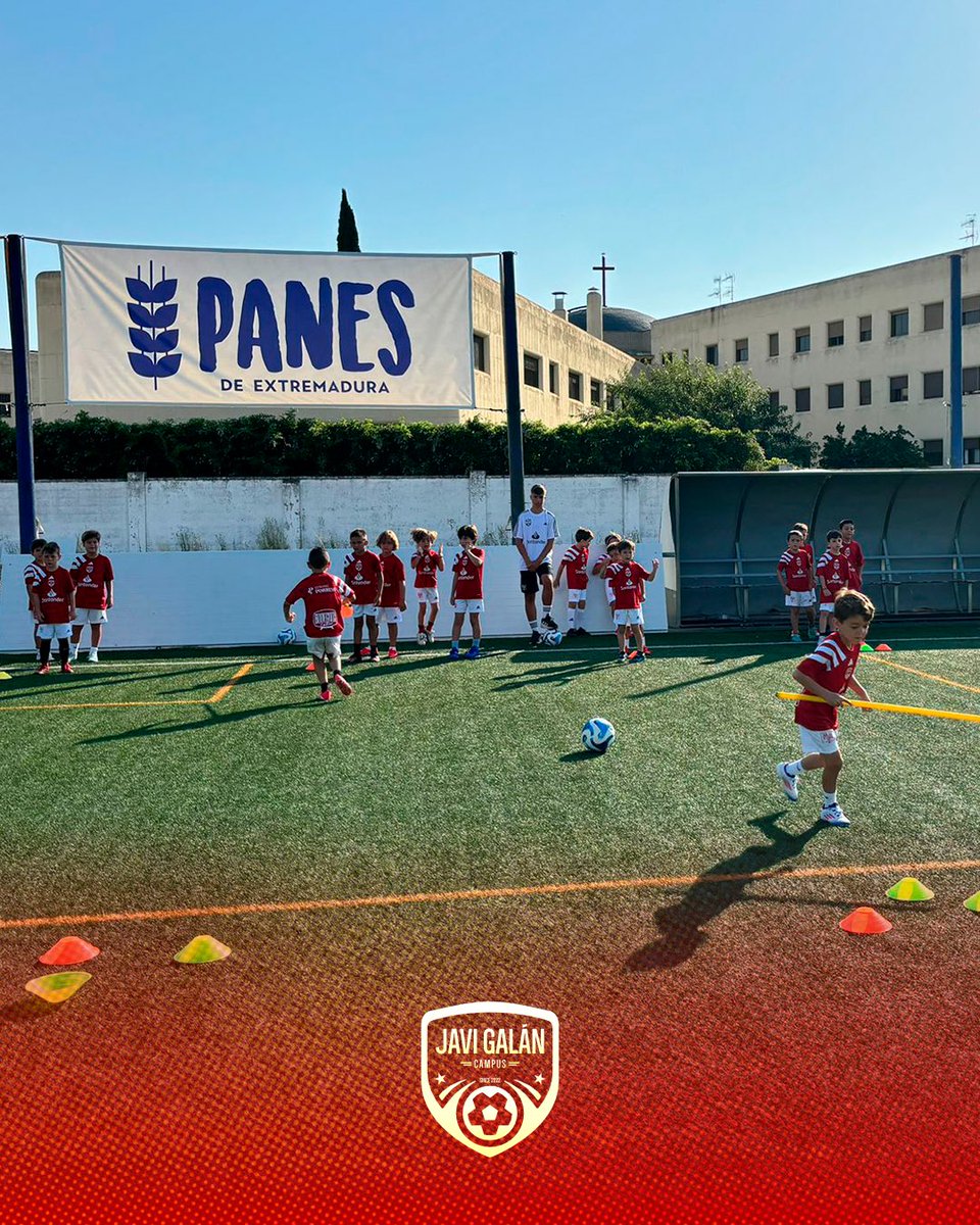 𝐅𝐔́𝐓𝐁𝐎𝐋, 𝐅𝐔́𝐓𝐁𝐎𝐋 𝐘 𝐌𝐀́𝐒 𝐅𝐔́𝐓𝐁𝐎𝐋 😎⚽️

¡Martes superado! ¡Y no se lo pueden estar pasando mejor! ✅

Mañana más y mejor en el #CampusJaviGalán 🤜🤛🤩