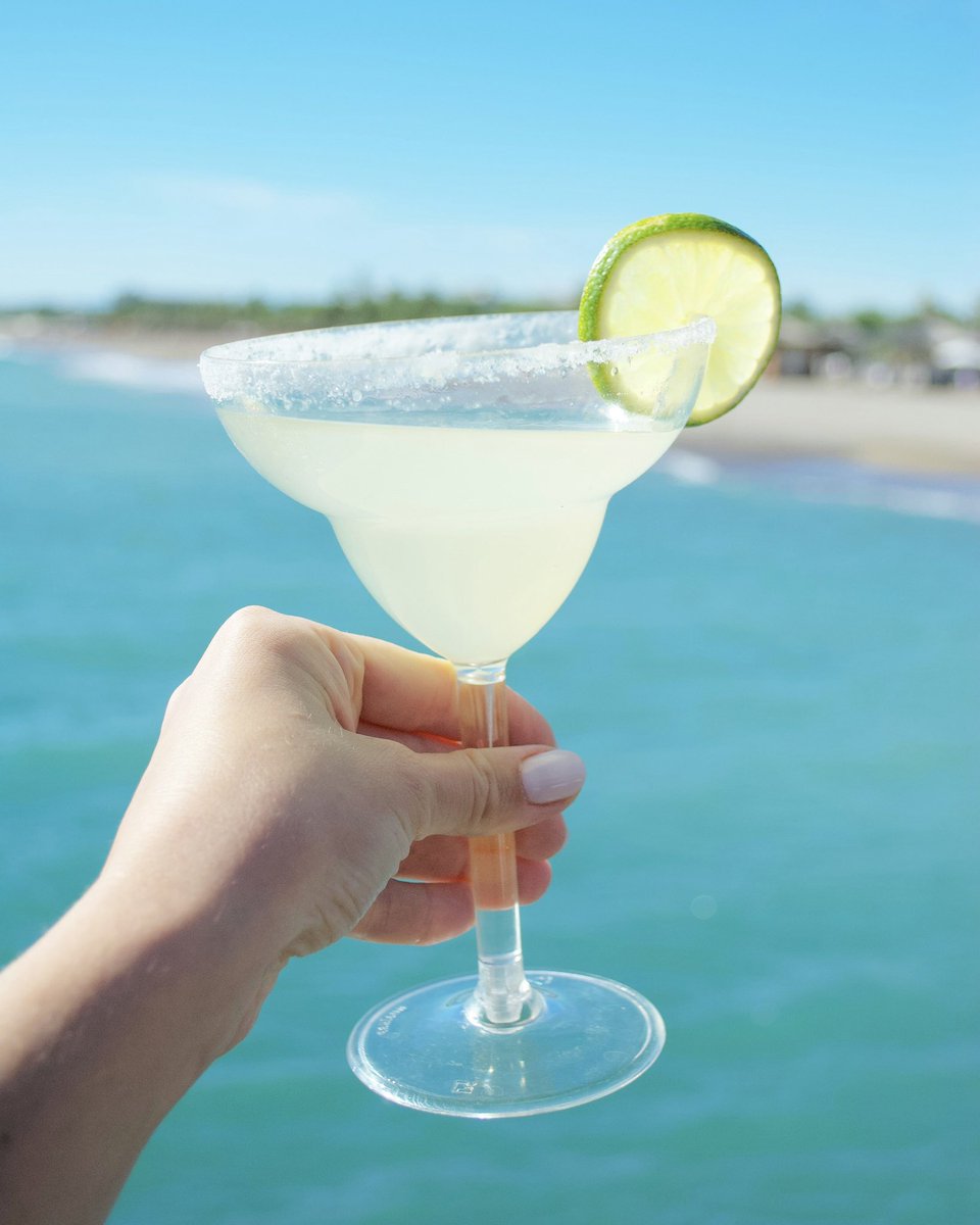 odysseystravel's tweet photo. Enjoying this burst of UK sunshine? ☀️ Imagine swapping the garden for soft white sands, turquoise waters and palm trees🌴 

If this weather has you dreaming of beaches, we’ve got ideas 🌊🍹

#CaribbeanVibes #HeatwaveEscape #DreamingOfBeaches #OdysseysTravel https://t.co/OQcY0tfbCV