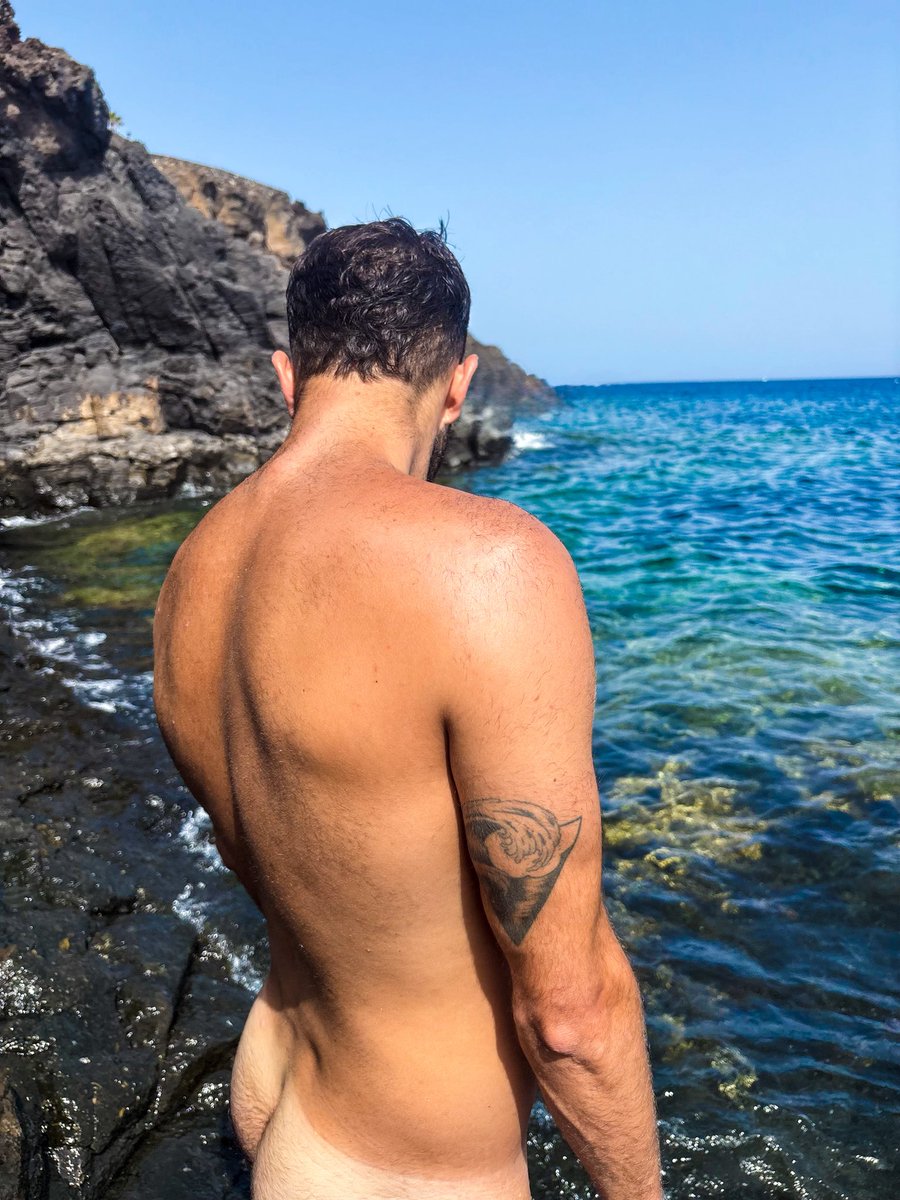 David de Armas tweet media