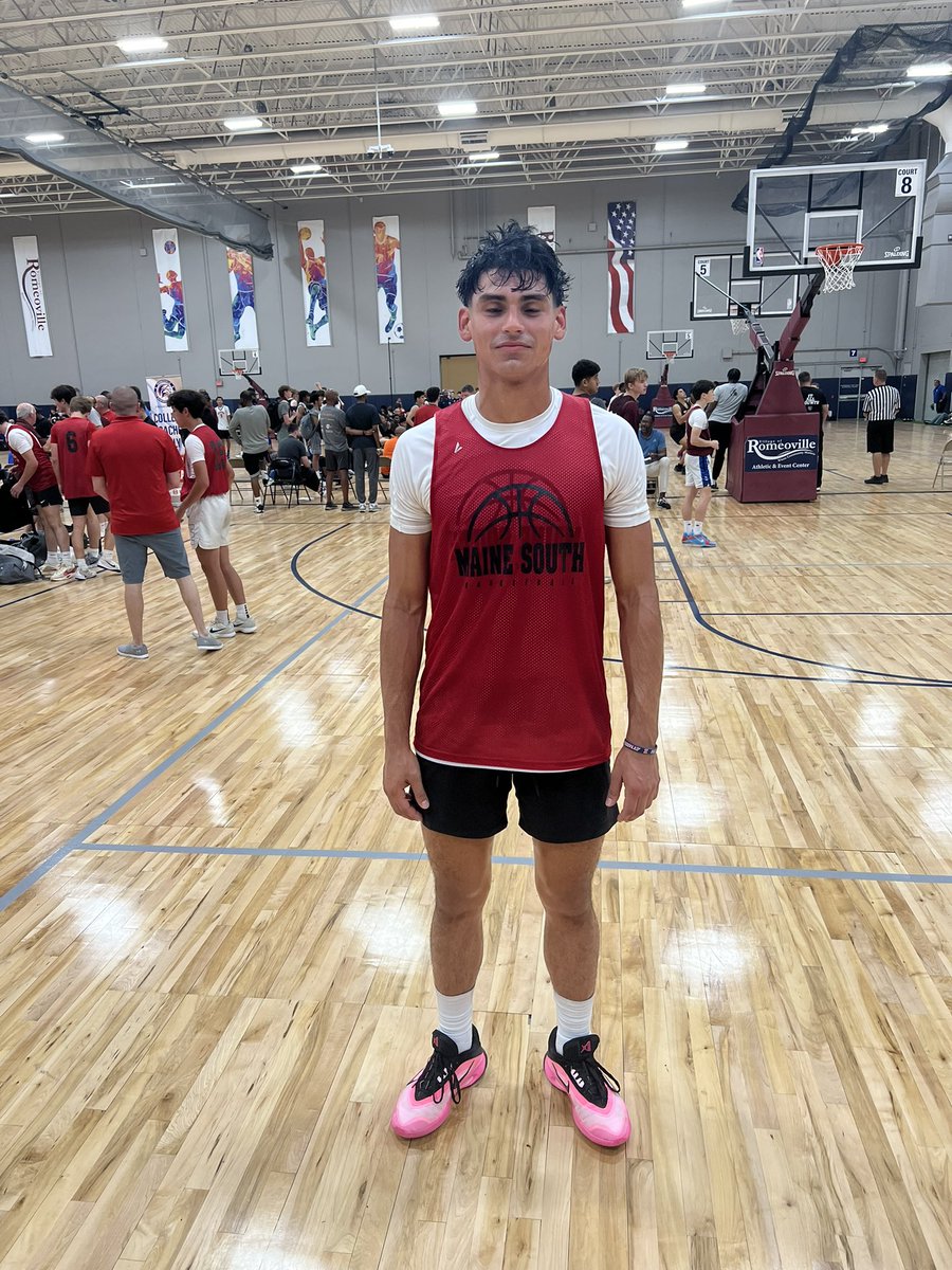 Class of 2026 6’5” <a href="/ricoantonioo/">RicoAntonio D’Alessandro</a> of <a href="/MaineSouthBsktB/">Maine South Basketball</a> is a strong bodied wingand attacks the rim with force. Had 23 pts on 2 threes in win over <a href="/Wheeling_Hoops/">Wheeling Basketball</a> and has played well both live periods. Will play 🏈 this fall for the perennial power Hawks. <a href="/RVilleLivehoops/">Romeoville Live Summer Shootout</a> <a href="/YnRbball/">Y&R</a>