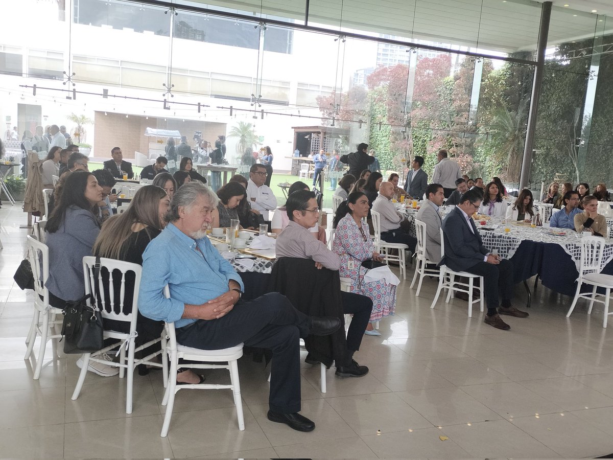 DIFMunicipalSLP's tweet image. El Alcalde SLP @EF_Galindo y la Pdta del @DIFMunicipalSLP @EstelaArriagaM consolidan una #CiudadFamiliarmenteSostenible y #Amable 
45 empresas recibieron el distintivo “Balance Trabajo-Familia”
@SLPMunicipio