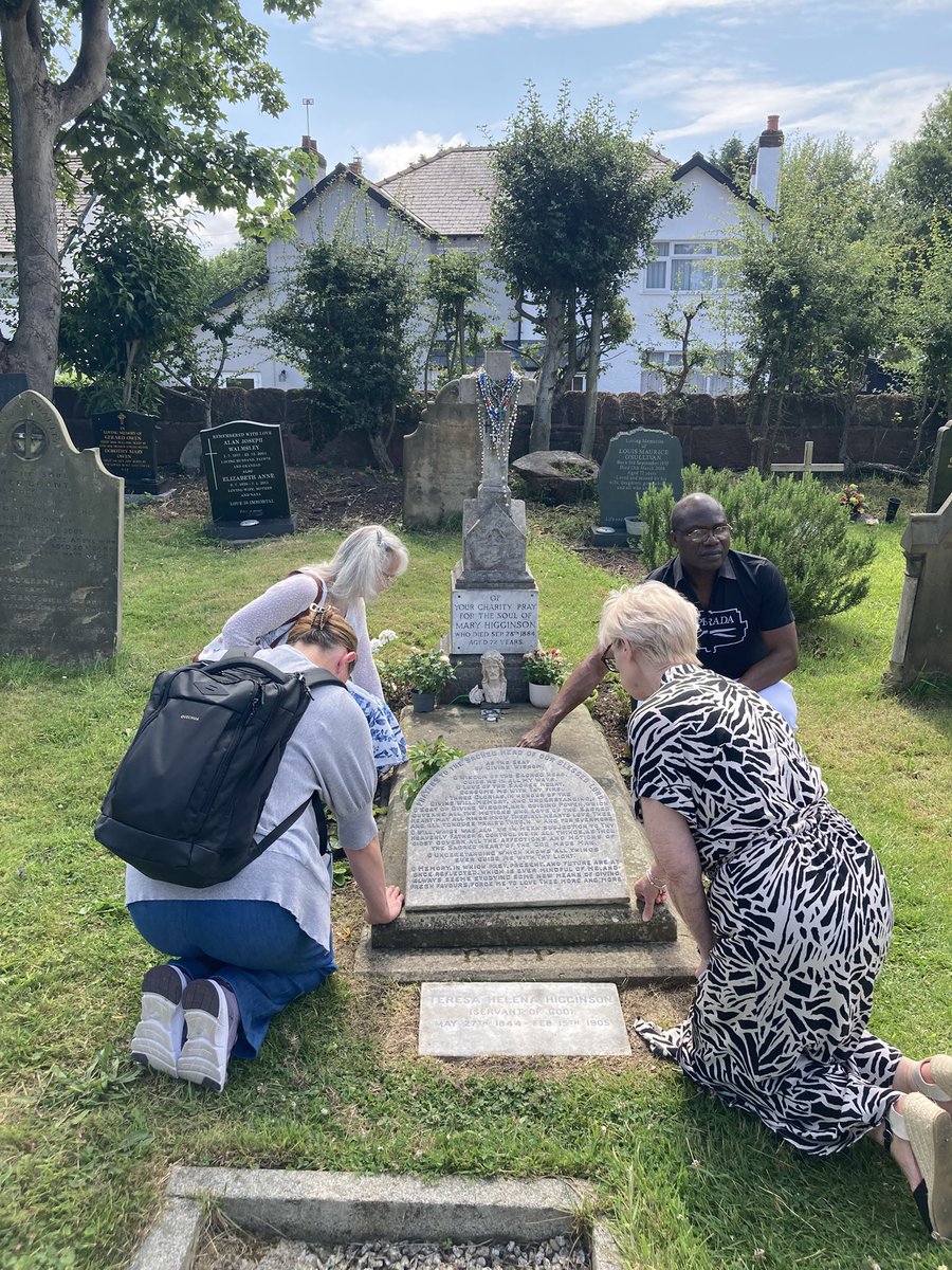 ACNUK_CO's tweet image. It was amazing to see so many wonderful people yesterday at St Winefrides RC church, Neston, Wirral for the pilgrimage to Servant of God Teresa Higginsons resting place and her devotion to the Sacted Head of Jesus. Thankyou Fr Francis SSP & Fr McCormick