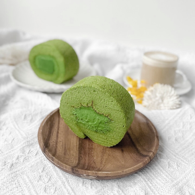 Matchaeologist's tweet image. Where can we sign up for a #Matcha #RollCake 🍰 subscription? 😍 Who’s with us on this one? (📸: @ fy.baking) 👉 bit.ly/matchaeologist

Don’t forget to share your #MatchaCreations with us by tagging @ Matchaeologist to spread the matcha love! 💚