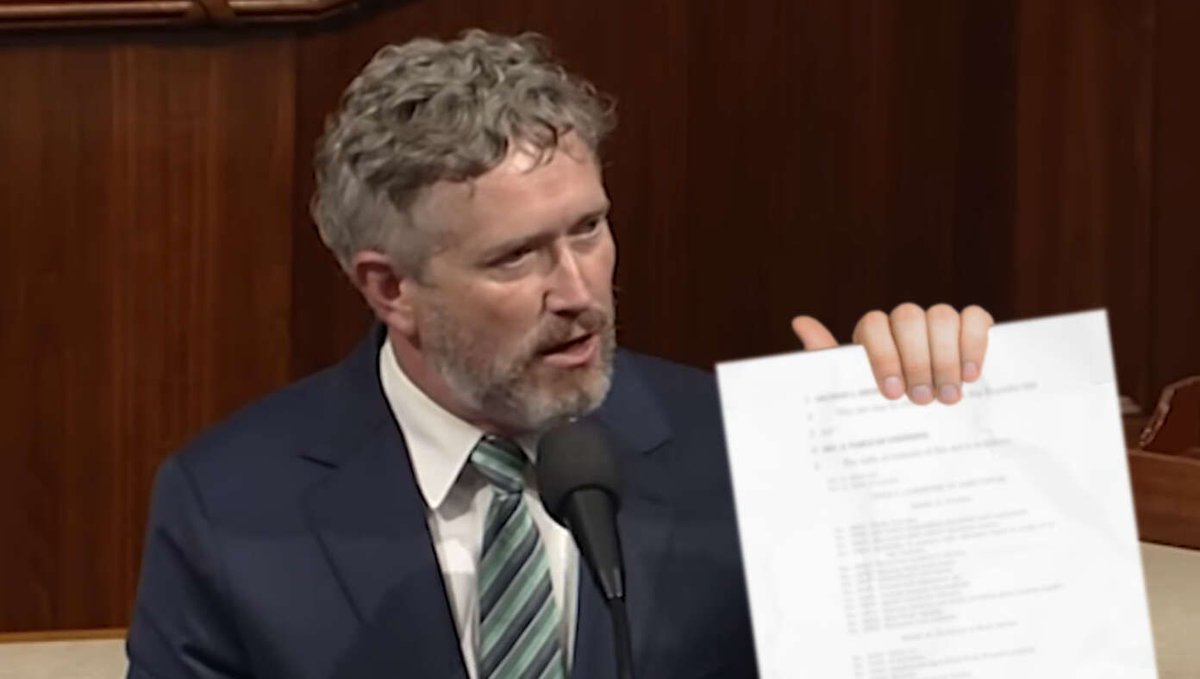 Thomas Massie Unveils Small, Ugly Budget Bill With A Great Personality buff.ly/2yA8aq8