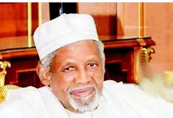 elrufai's tweet image. SPECIAL PRAYERS, CONDOLENCES AND TRIBUTE: With total submission and gratitude to Almighty God, my family and I join millions of people across the globe to pray for the repose of the soul of Alhaji Aminu Dantata, who is being interned today at the Baqiyya Cemetry in Madinah…