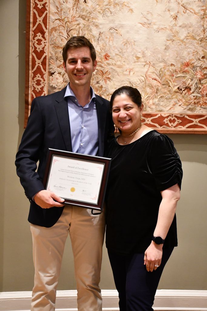 Neurosurgery_IU's tweet image. Congrats, Weston Troja, MD, who received the Pediatric Resident Award at this year’s Neurological Surgery Graduation Ceremony! 🎉
