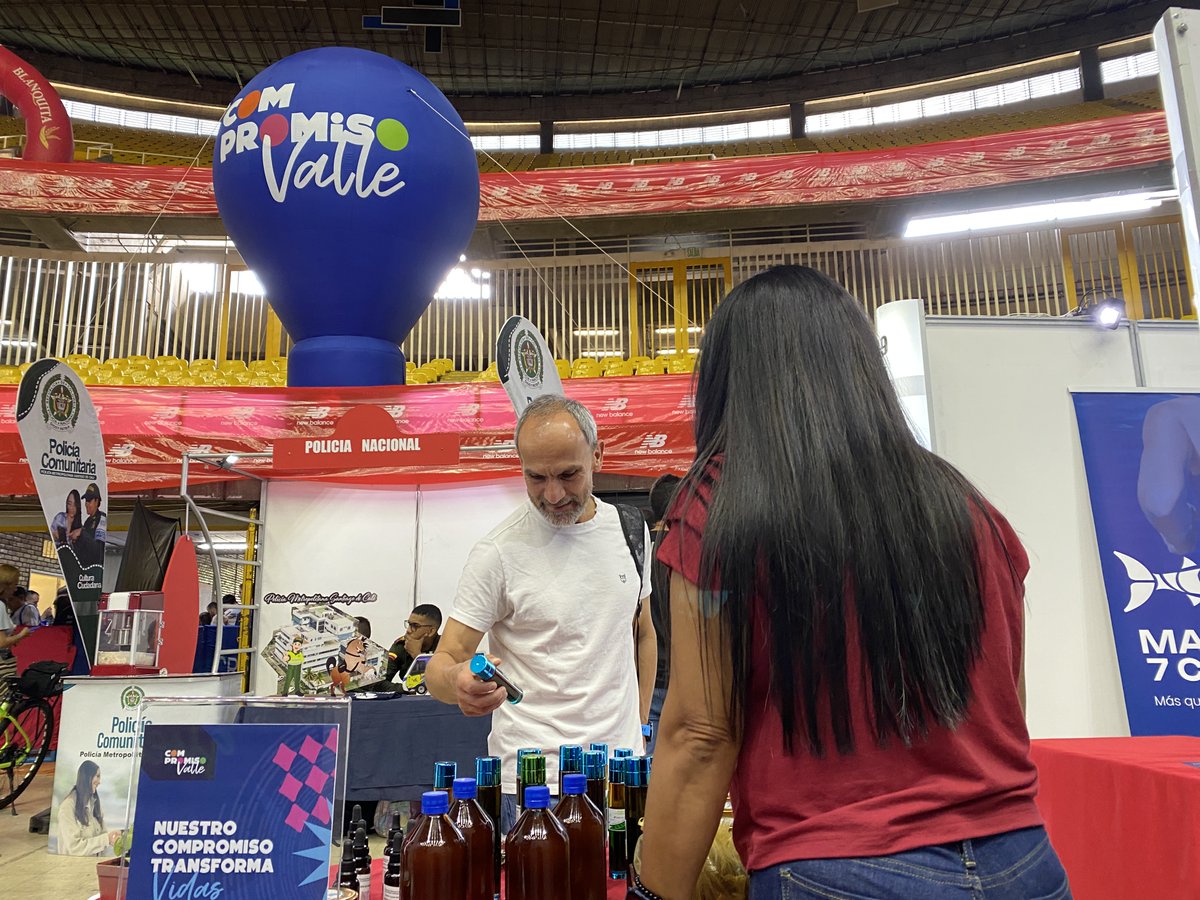 Este fin de semana #CompromisoValle estuvo presente en la Expo Media Maratón de Cali en el Coliseo del Pueblo, en donde compartimos con los asistentes nuestro propósito además de apoyar y visibilizar el trabajo y talento de emprendedores que están transformando realidades. 🏃‍♂️🏃‍♀️