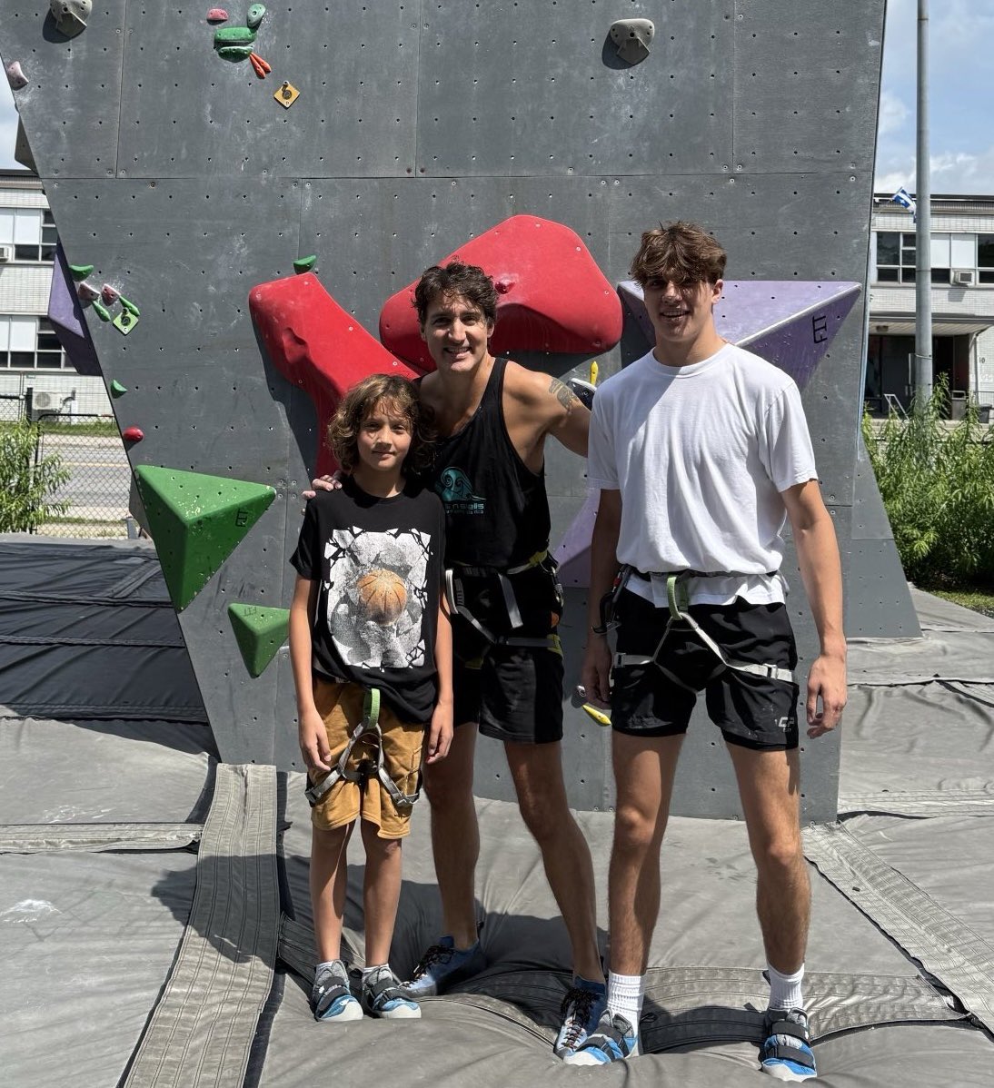 JustinTrudeau's tweet image. Happy Canada Day! 🇨🇦
Great day for getting out with the kids. Let’s all celebrate our Canada, the very best country in the world!