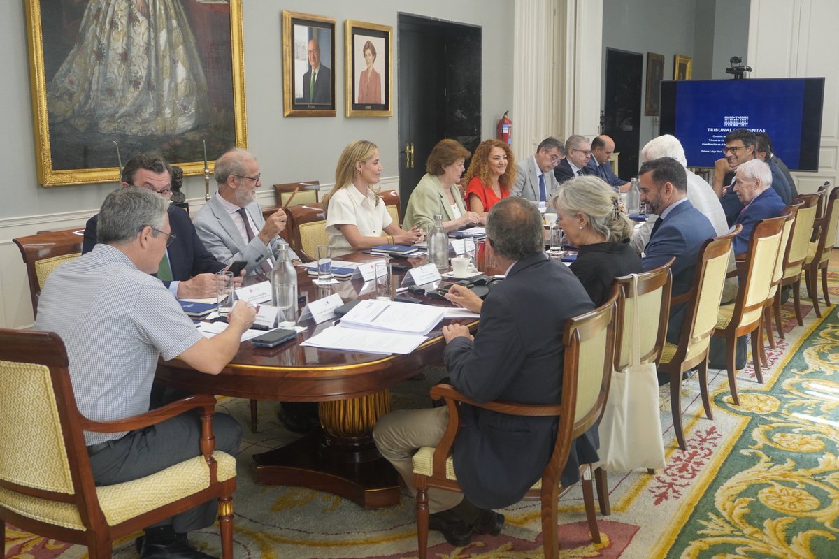 Manuel Alejandro Cardenete (@macarflo) on Twitter photo Esta mañana ha tenido lugar en la sede del <a href="/tcu_es/">Tribunal de Cuentas de España</a> en #Madrid la reunión de la comisión de coordinación de presidentes del Tribunal de Cuentas y de los Órganos de Control Externos de las Comunidades Autónomas (OCEX). Esta mañana ha tenido lugar en la sede del <a href="/tcu_es/">Tribunal de Cuentas de España</a> en #Madrid la reunión de la comisión de coordinación de presidentes del Tribunal de Cuentas y de los Órganos de Control Externos de las Comunidades Autónomas (OCEX).