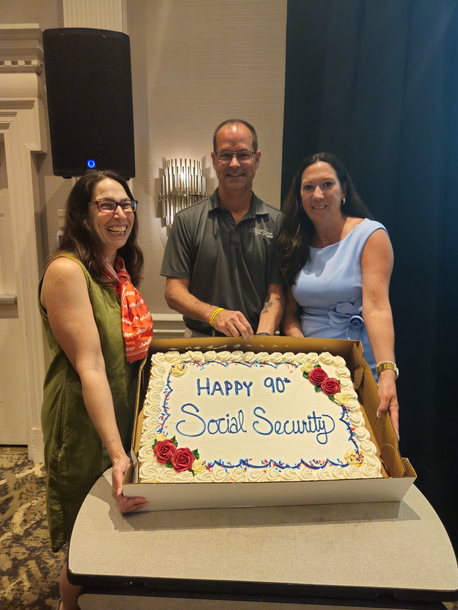AARPNY's tweet image. #AARPNY joined aging pros at #ACUU in Albany to spotlight the evolution of services & honor #SocialSecurity’s legacy 🎉 We even sang “Happy Birthday”! 🎂 Big thanks to Greg Olsen & Becky Preve for uplifting older New Yorkers. #WeEarnedIt