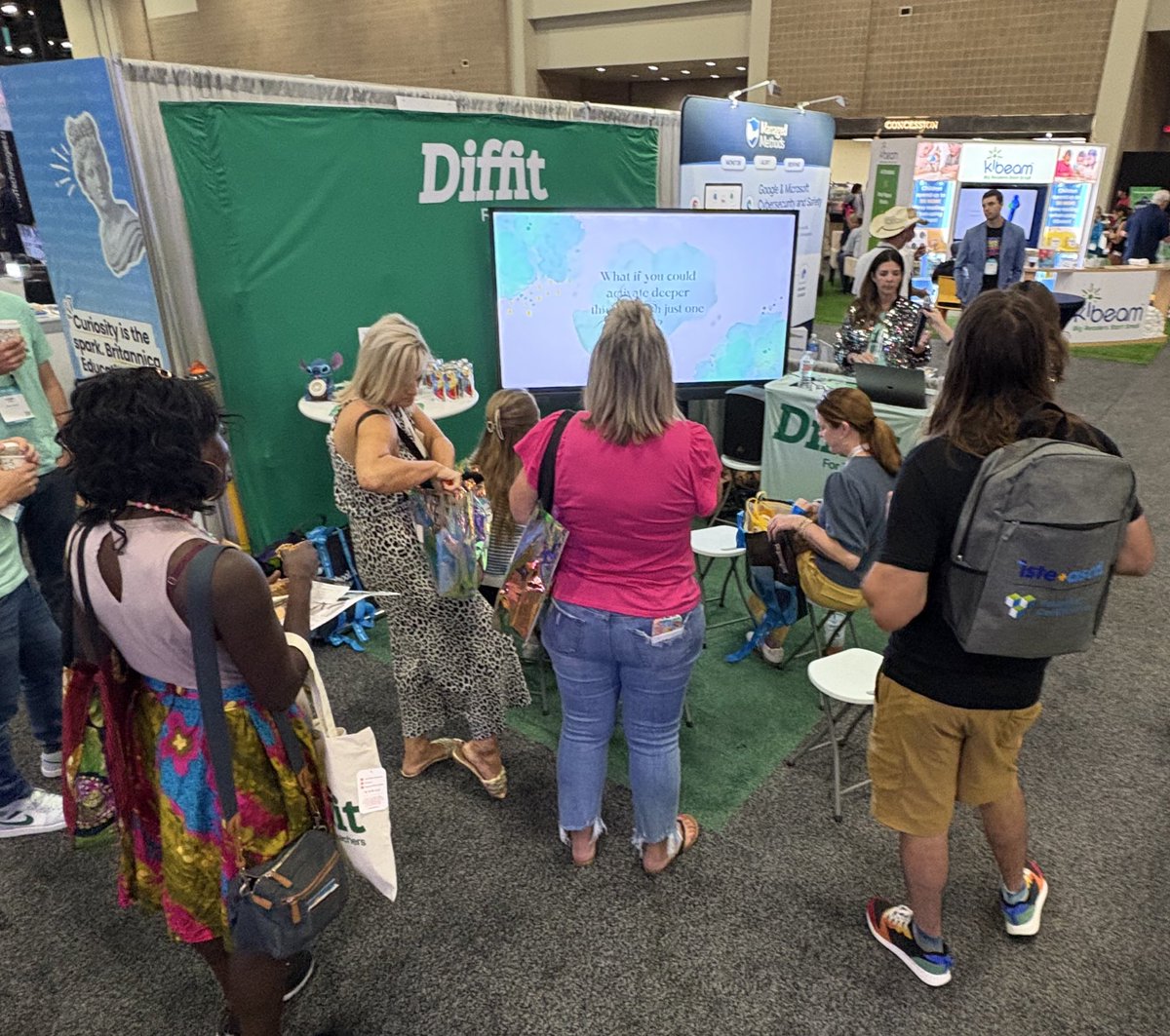 So excited to have <a href="/MeganTheBruce/">Megan Bruce</a> and Mandi Bush sharing all about I quote and @diffitapp! #istelive25