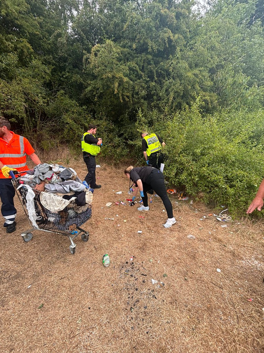 ⭐️ASB AWARENESS WEEK⭐️ This week, our officers are out and about connecting with residents, local businesses, and community partners as part of Anti-Social Behaviour Awareness Week.
#westyorkshirepolice #saferleeds
