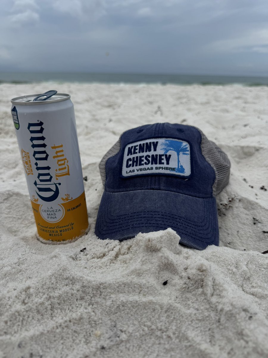 mfranx33's tweet photo. From Vegas weekend with my wife to family vacation in PCB, @kennychesney this merch looks good in the white sand of the Emerald Coast https://t.co/83yo5dXzkx