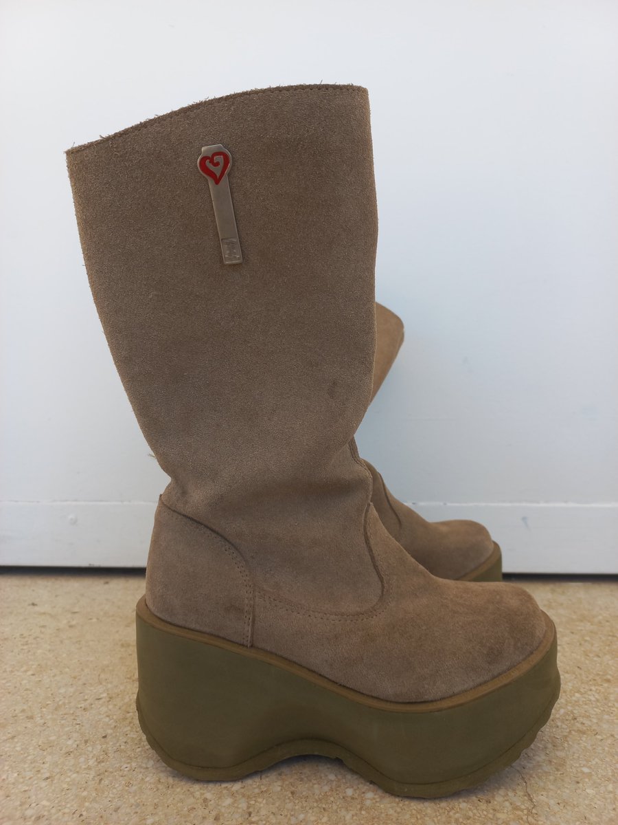 FÚRI4 R4R4 tweet media