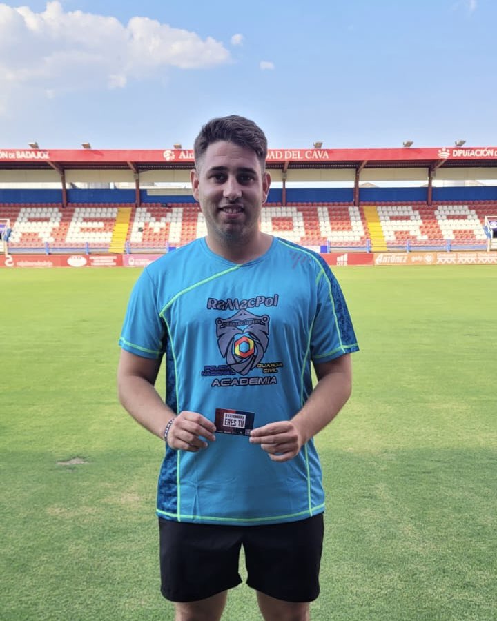 CDExt1924's tweet photo. Vamos a actualizar el número de abonados, ¿no? 👀

¡Ya somos más de 2️⃣5️⃣0️⃣0️⃣! 🤩

¡#ElExtremaduraEresTú no para! ¡Os esperamos en las oficinas del club de 10:00 a 14:00 y de 17:00 a 20:00 para reubicaciones y nuevas altas! 💙❤️

¡Seeeeguimos! 🏌️🚀 https://t.co/ekiqwcdbYw