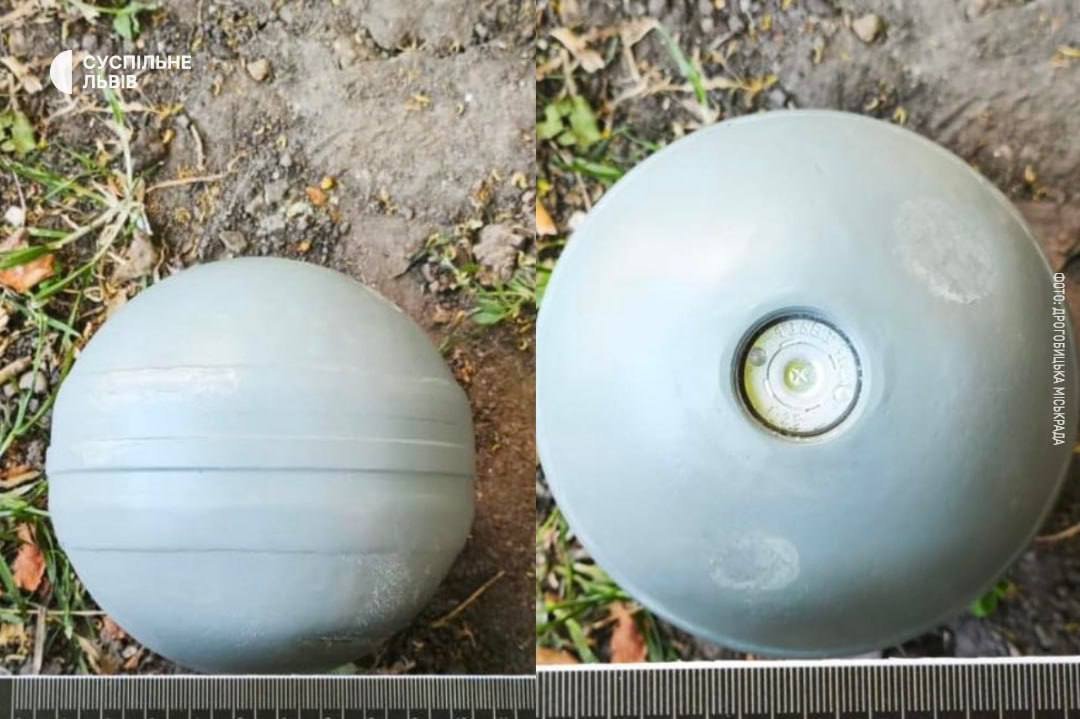 ❗️Після останньої атаки на Львівщині виявили небезпечні касетні боєприпаси, — міська рада
У Дрогобицькій громаді виявили касетні боєприпаси. Міська рада нагадує: ні в якому разі не наближайтеся до цих небезпечних снарядів — їхній радіус ураження може сягати 30 метрів.
На місці