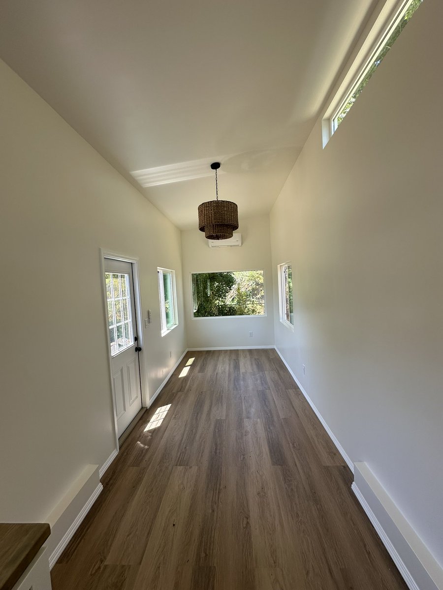 PTH_official1's tweet image. We had another successful delivery yesterday! This vibrant 30ft Bay Cottage was delivered to a customer in Oakland, CA🤩
-
Did you know the city of Oakland allows RV-certified tiny homes on wheels?
#tinyhomeliving #tinyhomecommunity #tinyhomedesign #tinyhomeideas #tinyhometour