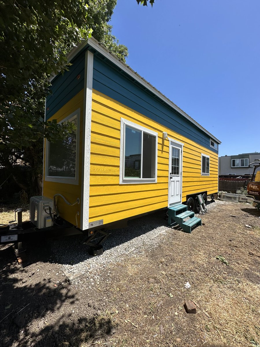 PTH_official1's tweet image. We had another successful delivery yesterday! This vibrant 30ft Bay Cottage was delivered to a customer in Oakland, CA🤩
-
Did you know the city of Oakland allows RV-certified tiny homes on wheels?
#tinyhomeliving #tinyhomecommunity #tinyhomedesign #tinyhomeideas #tinyhometour