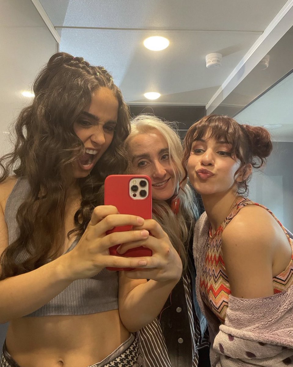 outerashaa's tweet image. um ano de manual de assassinato para boas meninas ♡ só consigo sentir gratidão por fazer parte de algo tão especial. obrigada pela oportunidade, pelos aprendizados, e principalmente pelos amigos que eu ganhei pra vida. que venham mais histórias assim.