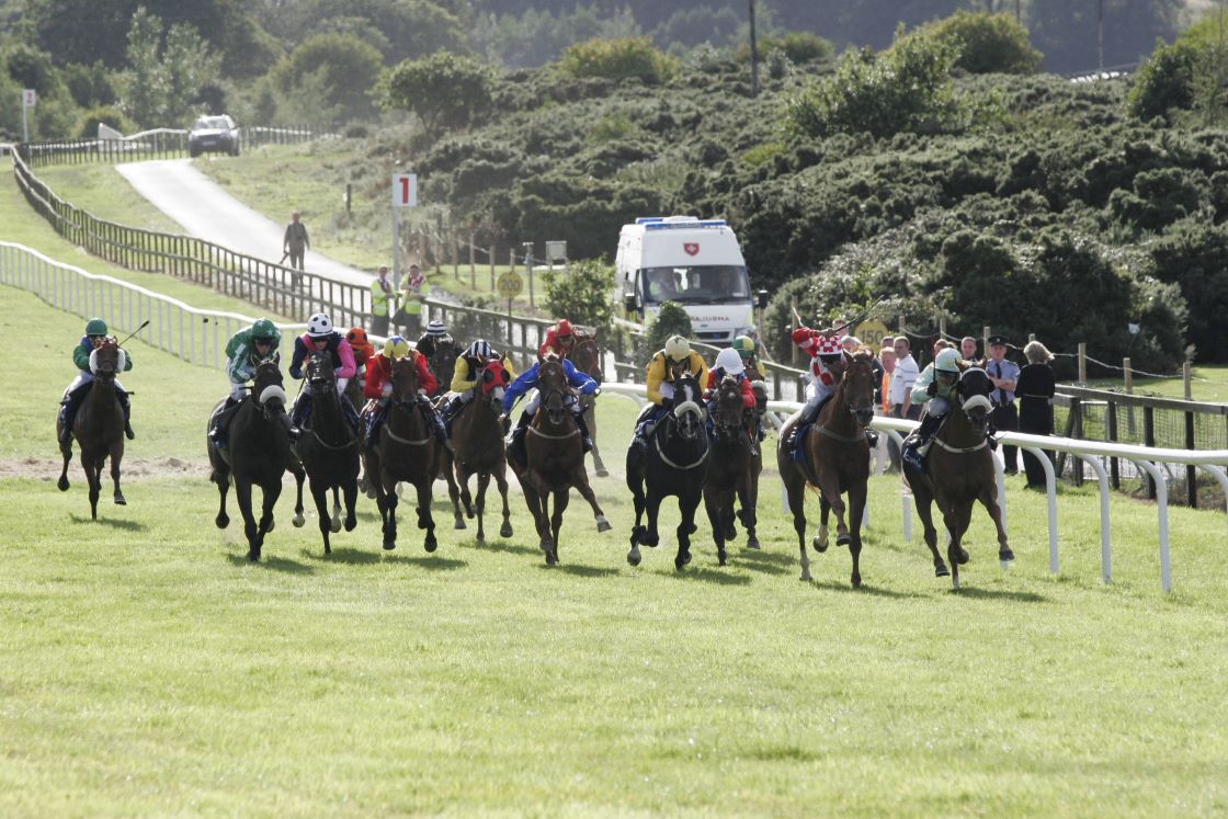 🏇 The Bellewstown Races take place this weekend, from the 3rd to the 5th of July.

The races in Bellewstown are synonymous with top class racing and glorious summer evenings!

Find out more here: bit.ly/44qqjWt