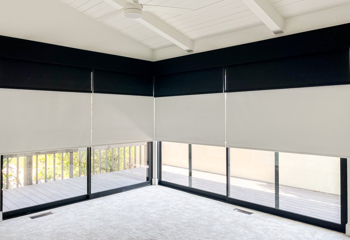SuperiorShades's tweet image. From Soft Glow To Full Retreat.
Layered Roller Shades That Balance Beauty &amp;amp; Utility.

Design By @lisamoroscodesign 
.
.
.
#duoshades #lightfiltering #rollershades #windowcoverings #summervibes #superiorshades #superiorromanshades #superiorwindowcoverings