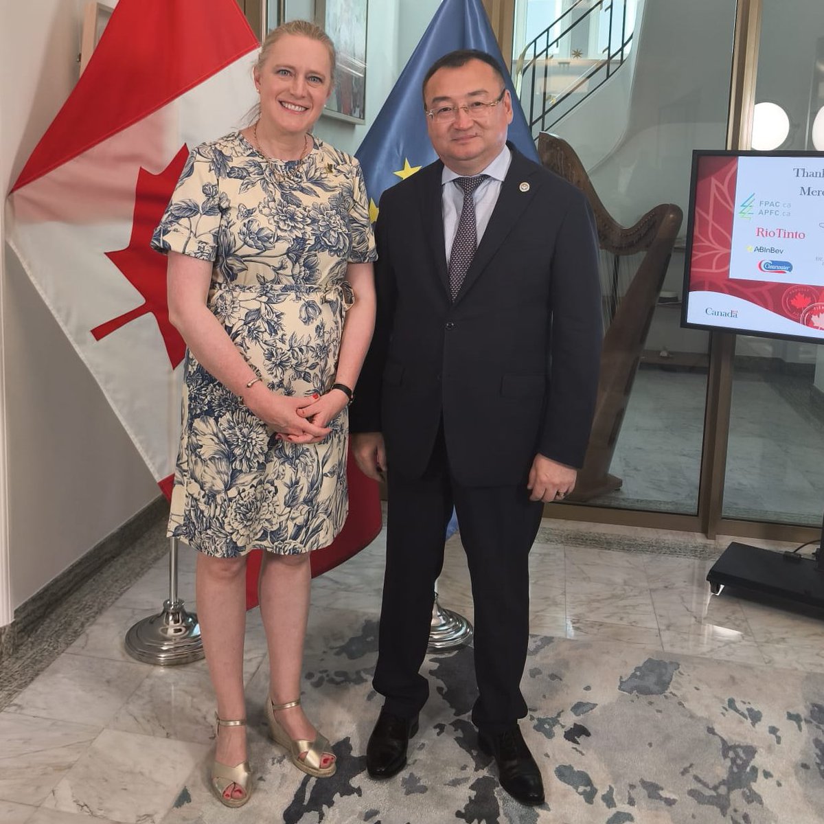 kgembassybe's tweet image. Ambassador warmly congratulates @Ailish_Campbell & @Nickbrousseau on #CanadaDay and extends best wishes to the diplomats of Canada. May the strong ties between Canada and the Kyrgyz Republic continue to grow in friendship and cooperation. 🇰🇬🇨🇦