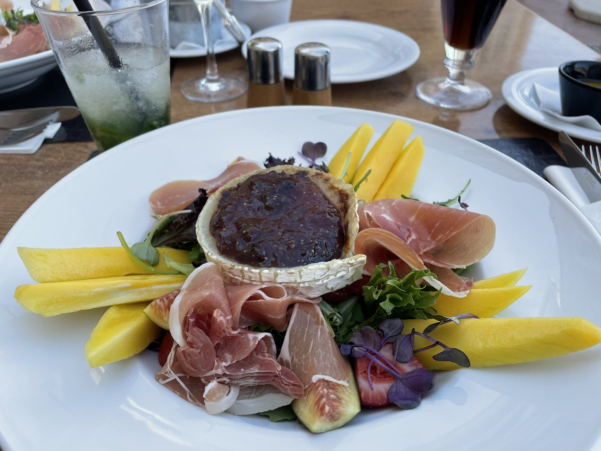 Illallinen. Salaatti.