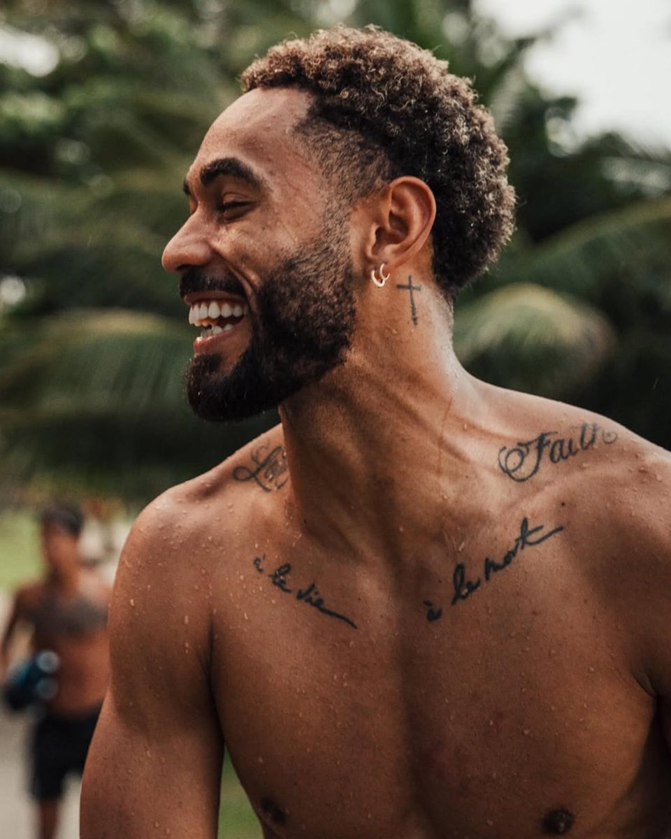 ManUtd's tweet photo. Downtime in the homeland 🇧🇷🏄‍♂️ https://t.co/8RGrlkcUyp