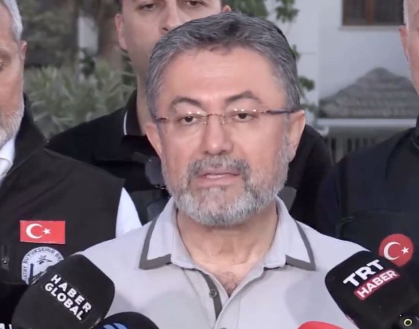 HaberHty's tweet photo. Yangın kısmen kontrol altında
Tarım ve Orman Bakanı İbrahim Yumaklı, yangının kısmen kontrol altına alındığını duyurdu.
Bakan Yumaklı, kordine ve inceleme için geldiğini Hatay’da, yangının büyük ölçüde kontrol altına alındığını, alandaki soğutma çalışmalarının sürdüğünü söyledi. https://t.co/68l5aIM5Dq