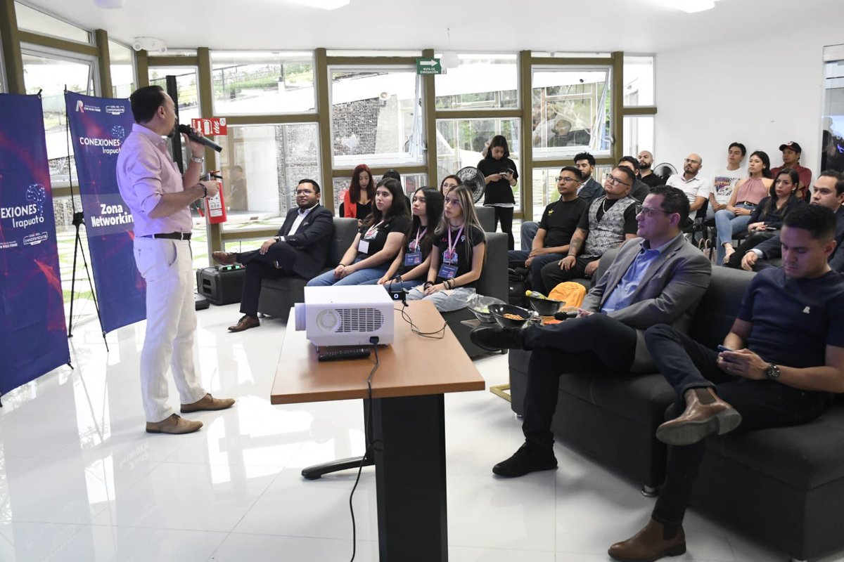 🚀 ¡Mentores y emprendedores reunidos en un solo lugar!

🧠 Nuestro Centro de Educación Ambiental se llenó de grandes ideas y futuros proyectos que hacen grande a nuestra ciudad. Gracias a todas y todos por hacer de la Pitch Night Irapuato 🎤 un éxito.