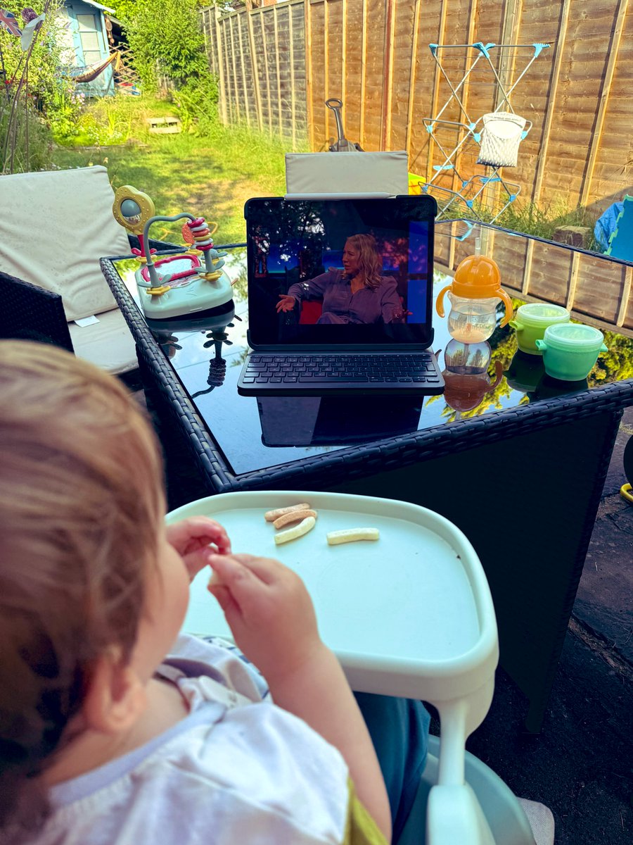 Hot summer evenings means garden dinner and a bit of <a href="/tiffstevenson/">Tiffany Stevenson</a> on <a href="/richardosman/">Richard Osman</a> #HouseOfGames