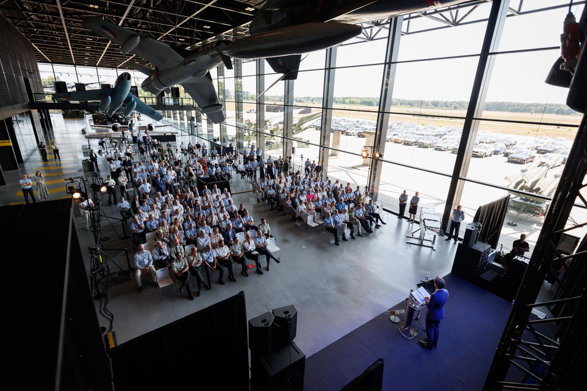 Ministerie van Defensie (@defensie) on Twitter photo Van CLSK naar CLRS: het Commando Lucht- en Ruimtestrijdkrachten is vanaf vandaag een feit. De nieuwe naam markeert een volgende stap in de groei van Defensie en benadrukt dat de <a href="/Kon_Luchtmacht/">Koninklijke Luchtmacht</a> naast airpower ook spacepower levert.
Lees hier meer: defensie.nl/actueel/nieuws… Van CLSK naar CLRS: het Commando Lucht- en Ruimtestrijdkrachten is vanaf vandaag een feit. De nieuwe naam markeert een volgende stap in de groei van Defensie en benadrukt dat de <a href="/Kon_Luchtmacht/">Koninklijke Luchtmacht</a> naast airpower ook spacepower levert.
Lees hier meer: defensie.nl/actueel/nieuws…