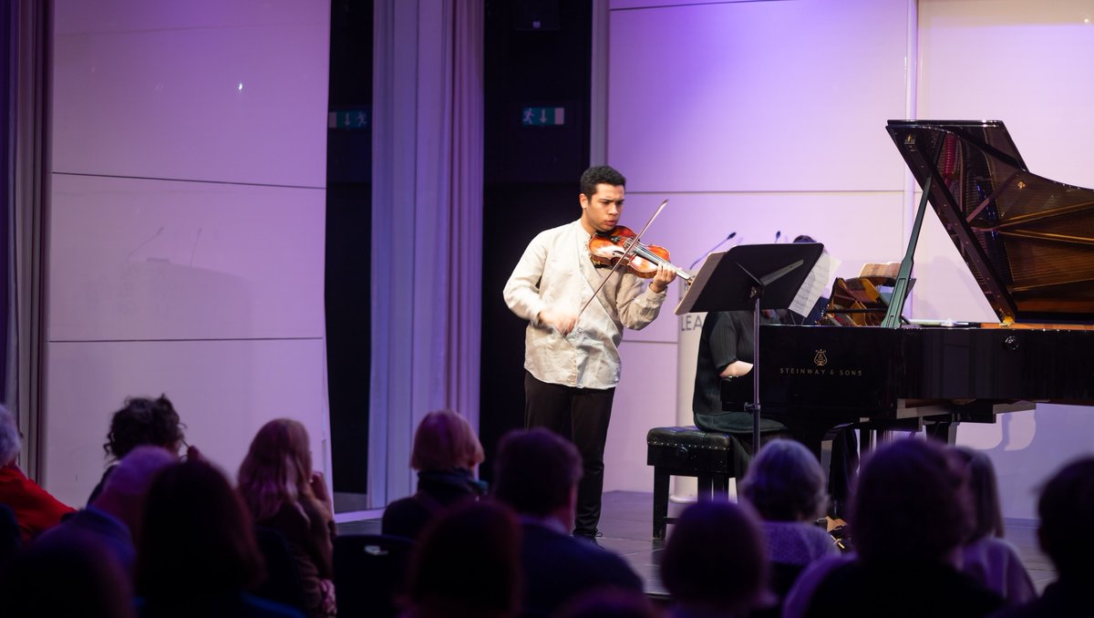🥂 Raise a glass to this year’s New Zealand Concert. Start with a charming garden drinks reception, followed by a captivating chamber music programme. In partnership with At World’s Edge Festival on 21 July. 

More info: l8r.it/dKY8 
@roslarts #ChamberMusic #LiveMusic