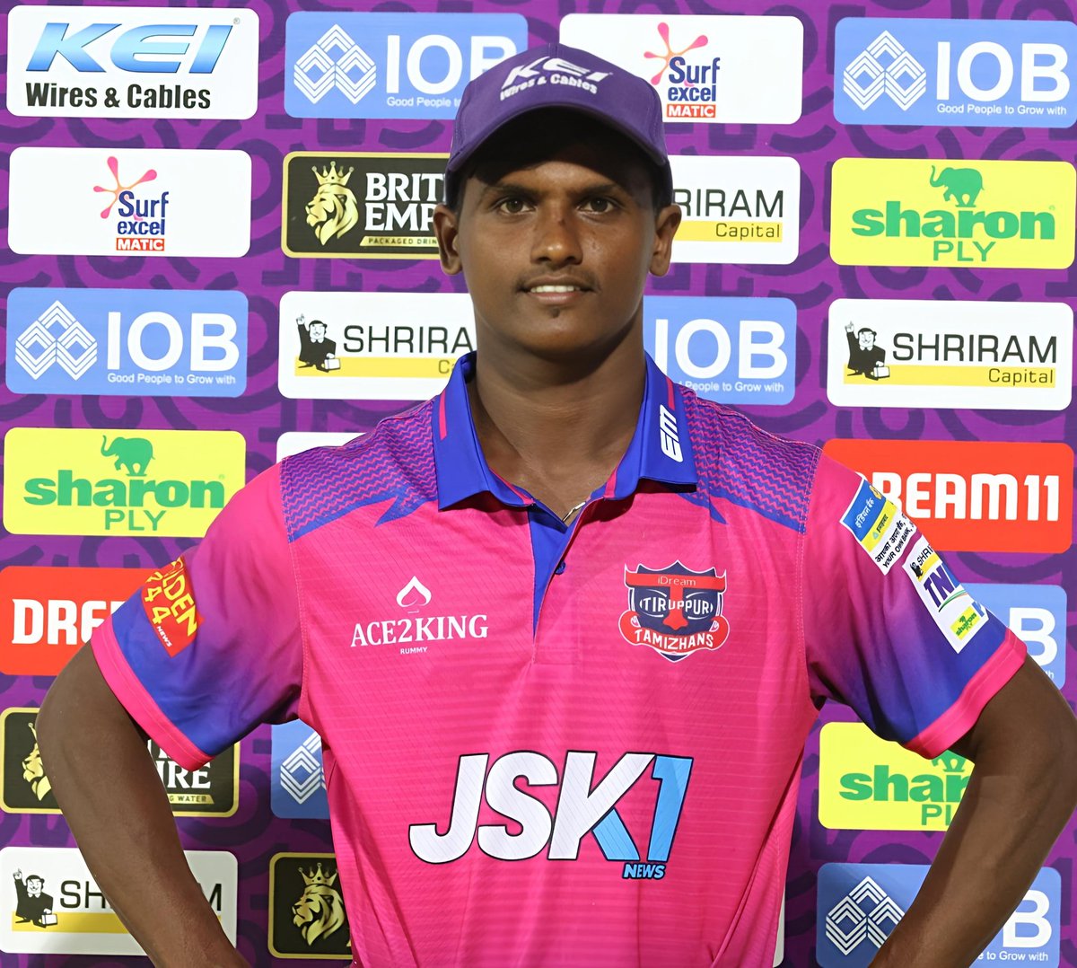 SriniMaama16's tweet photo. 23 YO Esakkimuthu from Nellai is the breakout star of #TNPL2025.

3 match winning spells in just 7 games:

4/26 in 4 vs DD
3/30 in 4 vs LKK
3/26 in 4 vs the rampaging CSG, who were unbeaten all season (7/7) in Q1 today.

Should’ve had a 5fer if not for a missed LBW & a dropped catch. But this was easily his best spell yet.

His action resembles that of former NZ quick Hamish Bennett from the 2011 WC era (minus the jump). Stands just 5'7 or 5'8, but lad's built like a tank & bowls serious heat.

Clocked thunderbolts today:
140.5, 141.4, 142.4, 141.5 km/h.

A raw gem TN must groom and protect. Keep him injury free, sharpen his skills & build variety into his arsenal.

TNPL is a phenomenal tournament, continues to unearth exciting young talents from districts year after year. The best domestic league in the country!

📷: @TNPremierLeague