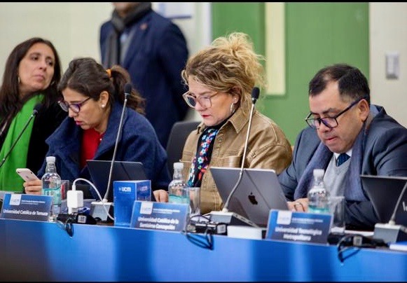 Rectora_UCT's tweet image. Junto a los rectores y rectoras de universidades regionales nos reunimos en la sesión mensual de la @AUR_cl donde los temas centrales abordados fueron los desafíos de los procesos de acreditación y el aseguramiento de la calidad #EducaciónSuperior
auregionales.cl/2025/06/30/ase…