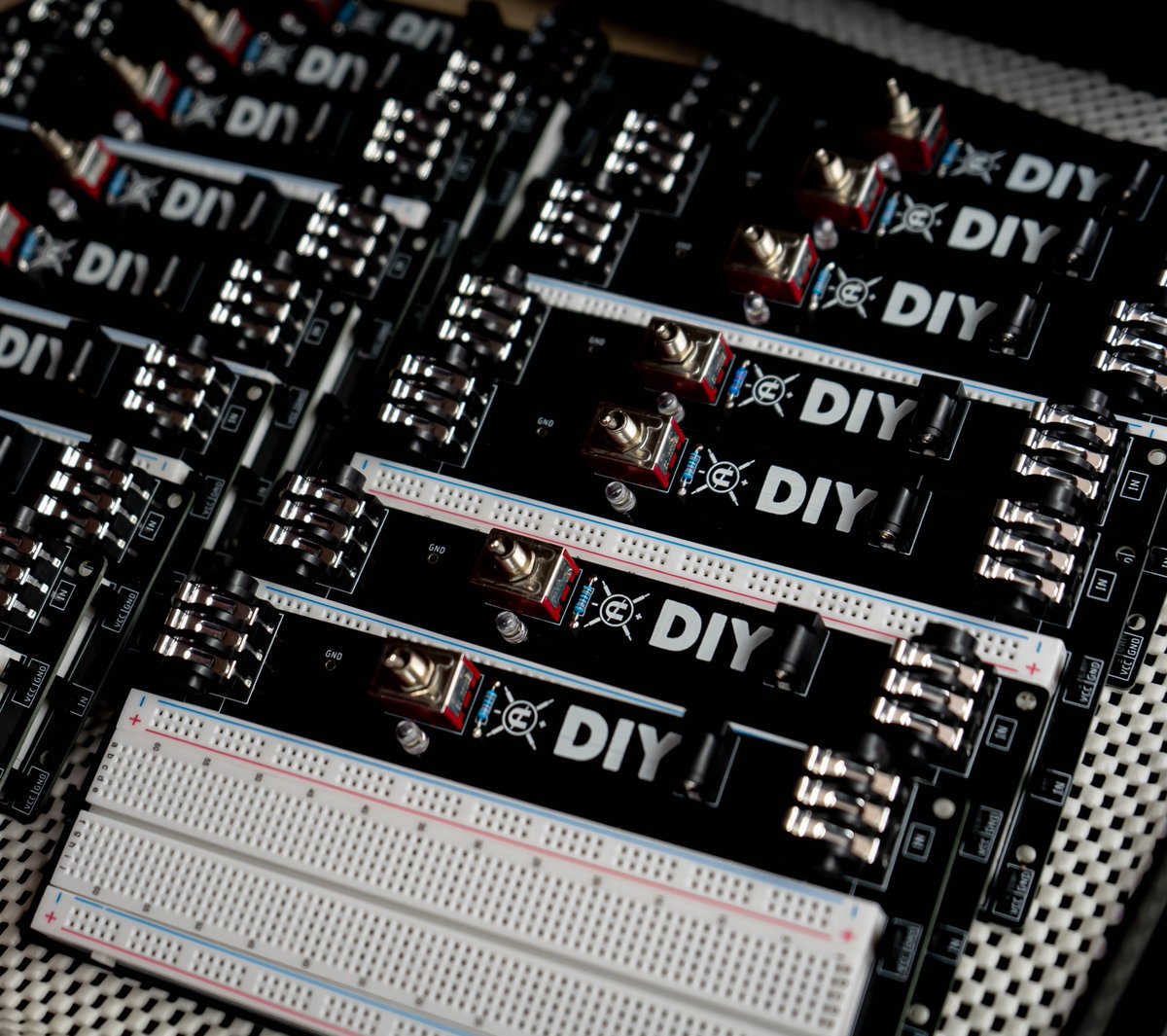 CopperSoundFX's tweet image. Our DIY Breadboards are the perfect way to start making a circuit in minutes! With integrated I/O jacks, power, and LED you can go from your guitar -&amp;gt; breadboard -&amp;gt; amp and start tinkering immediately. #diyguitarpedals #diy #breadboard #circuitbending #diyguitar