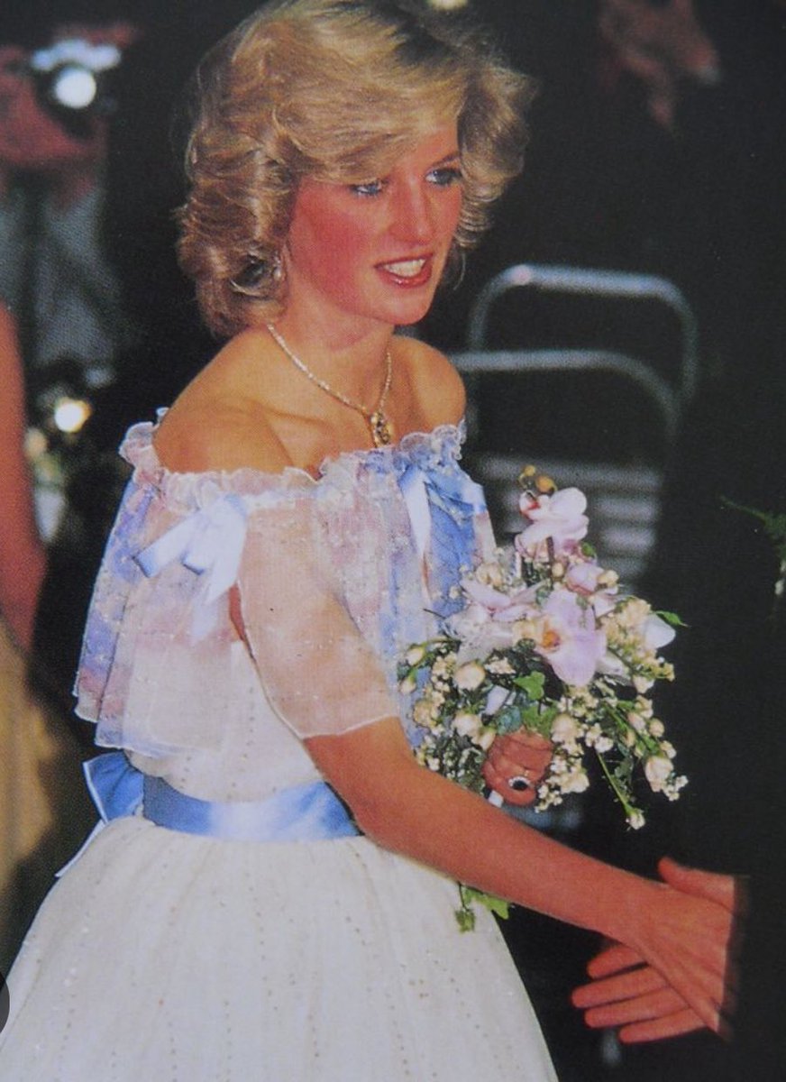 This beautiful woman would have had her birthday today, July 1st.

I met Diana, The Princess of Wales, at the Royal Variety Show 1984 and I never forget her warmth and the kind words she said to me.

Like many people I miss her grace, elegance, charisma and magnetism.

💜