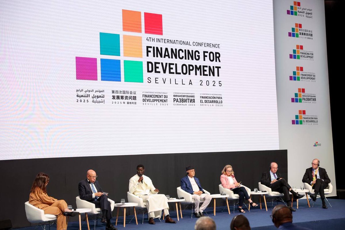 PR_Senegal's tweet photo. À Séville, le @PR_Diomaye a plaidé ce jour pour une coopération équitable et durable lors d’une table ronde de haut niveau sur la solidarité internationale. Il s’est entretenu avec le Président du Gouvernement espagnol et a reçu une délégation de l’Open Society Foundations. #FFD4 https://t.co/dRnlTgfwZo