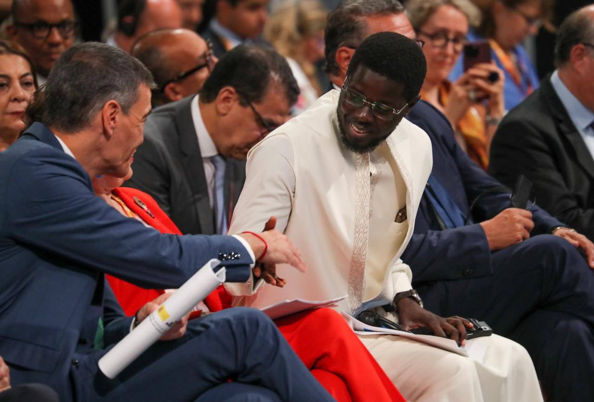 PR_Senegal's tweet photo. À Séville, le @PR_Diomaye a plaidé ce jour pour une coopération équitable et durable lors d’une table ronde de haut niveau sur la solidarité internationale. Il s’est entretenu avec le Président du Gouvernement espagnol et a reçu une délégation de l’Open Society Foundations. #FFD4 https://t.co/dRnlTgfwZo