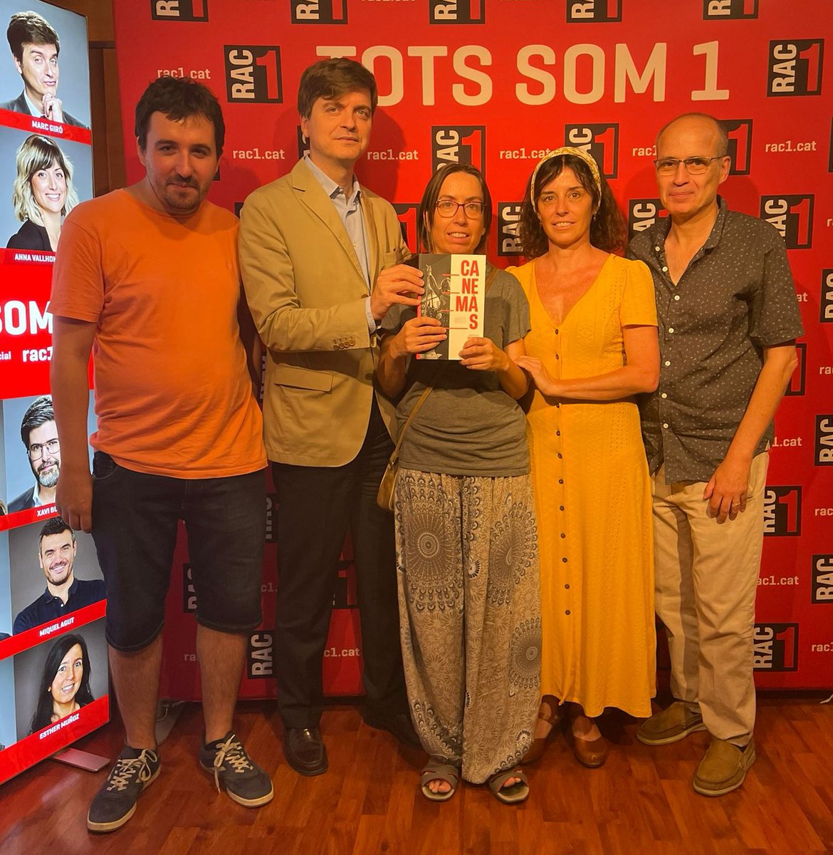 toniseres's tweet photo. Anar al #Vostèprimer de #MarcGiró sempre és un regal. Avui amb la @puig_georgina i la companyia dels redactors @ecbcn2 i @gcarreras27 hem parlat de la revista #Canemàs30 de l'@EnsAssoc i el dossier: Identitat i rols de gènere. 1000 gràcies @rac1!! 

https://t.co/TR8plo3kbb https://t.co/7h253oOcKQ