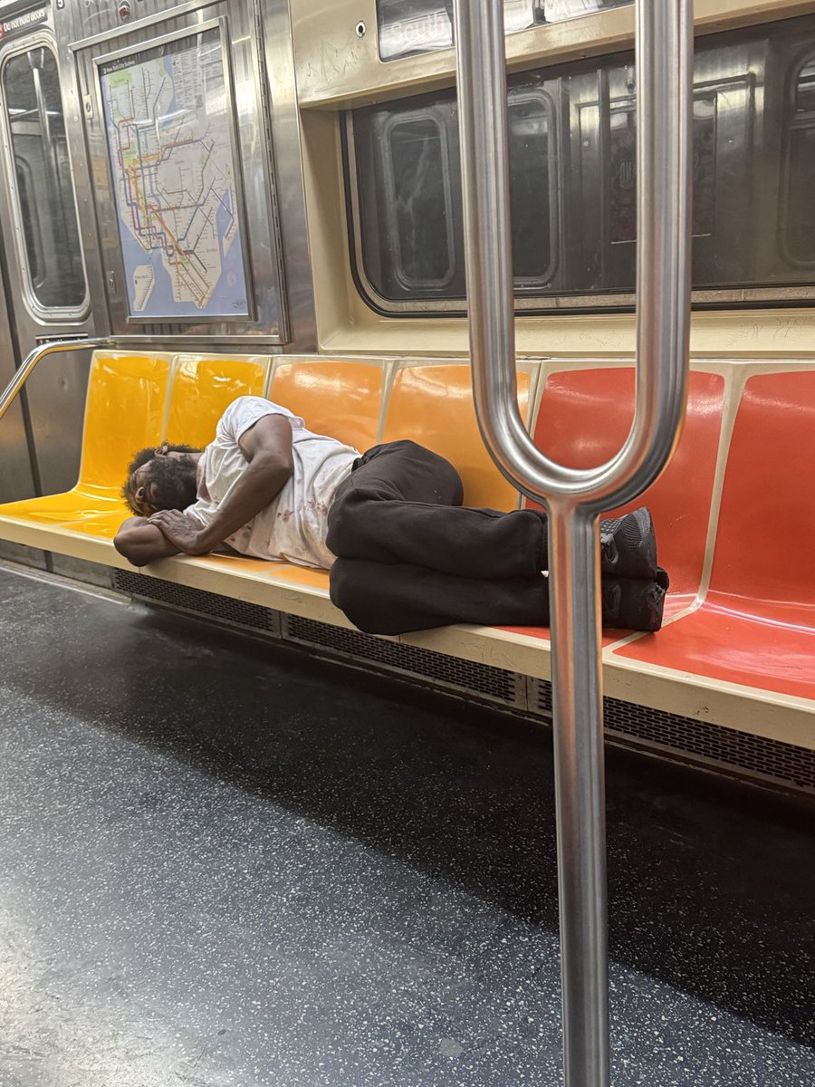 michaels4747's tweet image. #mta #nypd #1train #1843